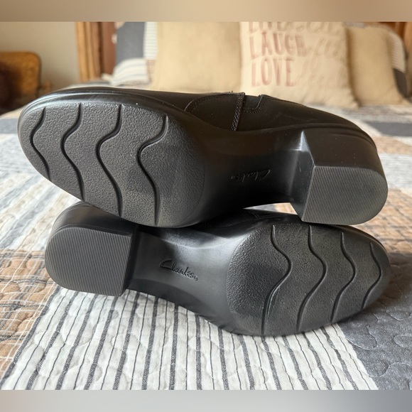Clarks Black Heeled Leather Slip On Clogs, Size 7, EUC - Picture 5 of 7